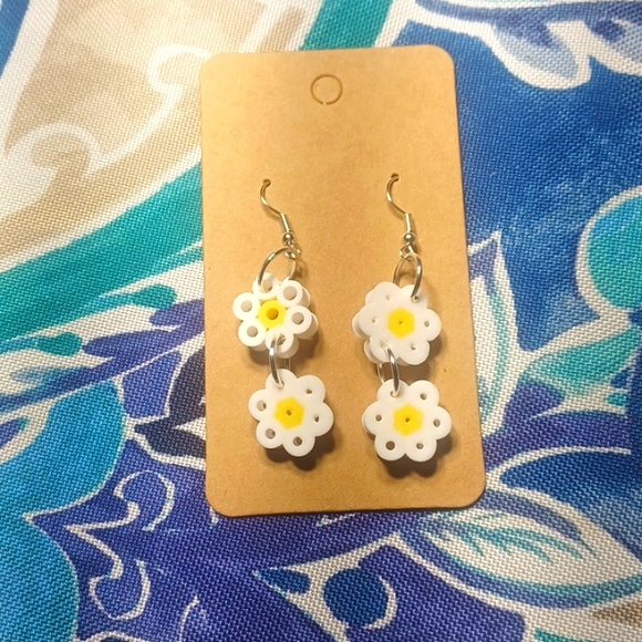 Viviana's handmade white,yellow flower earrings - Picture 2 of 2